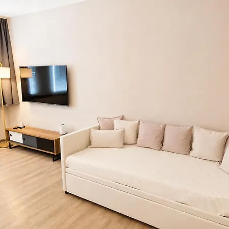 Base Business And Leisure, Center * Linec